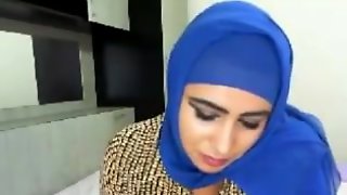 Arabe solo boobs